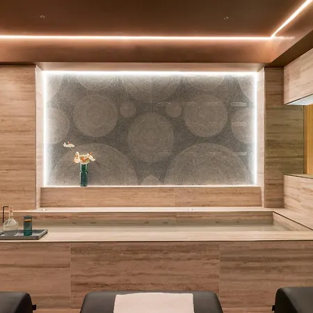 Adoro Hotel
