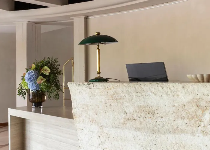 Adoro Hotel