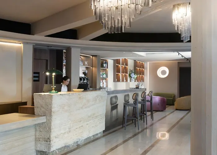 Adoro Hotel