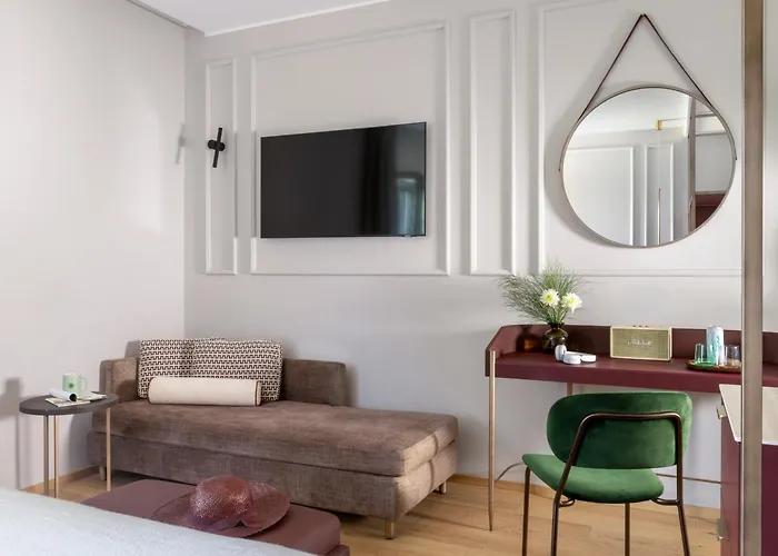Adoro Hotel 4*