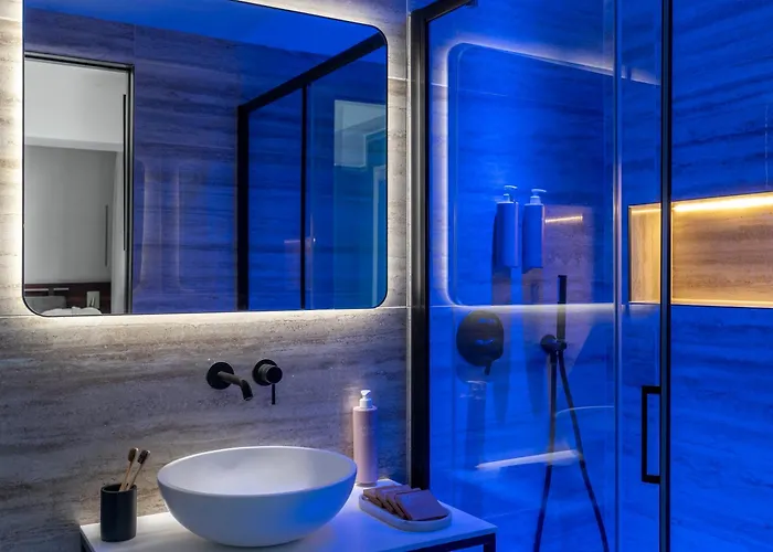 Adoro Hotel 4*